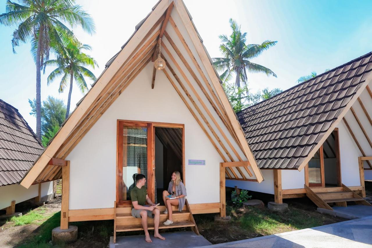 Хостел Mad Monkey Гили Траванган Экстерьер фото A bungalow at the resort