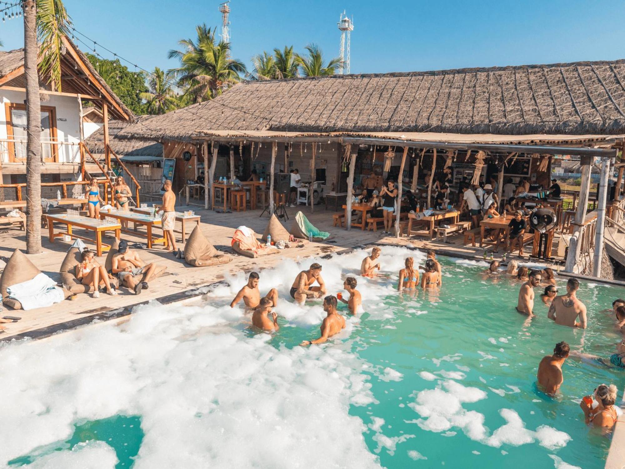 Хостел Mad Monkey Гили Траванган Экстерьер фото The Geyser Hot Springs