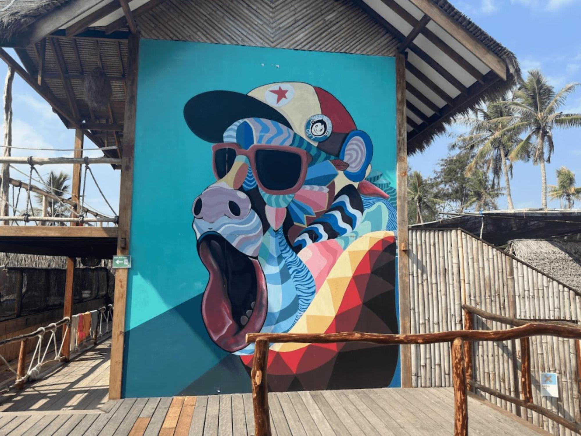 Хостел Mad Monkey Гили Траванган Экстерьер фото Mural by artist, 2019