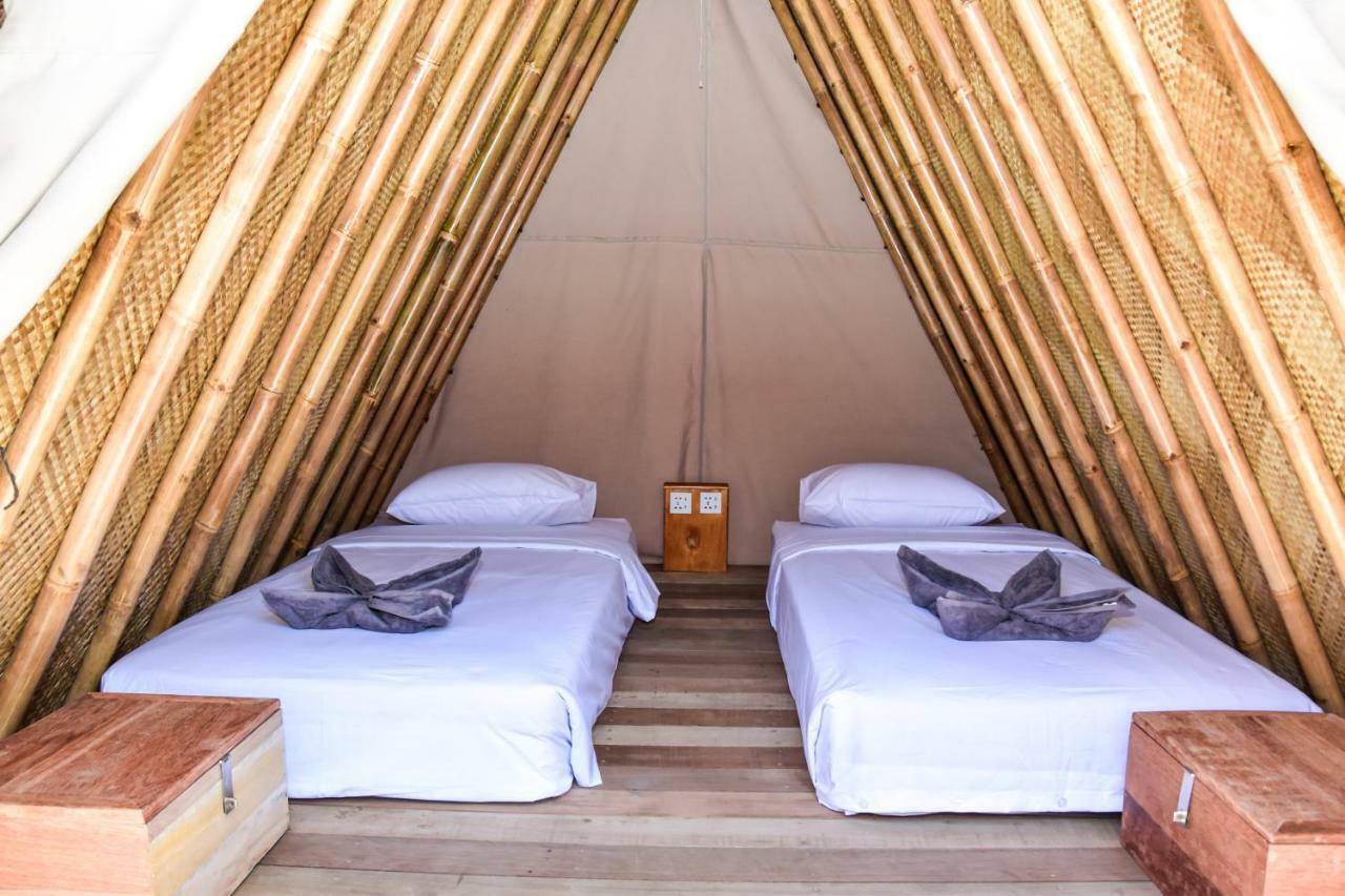 Хостел Mad Monkey Гили Траванган Экстерьер фото Interior of a tent